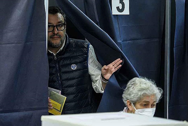 İtalya'da oy kullanma işlemi başladı