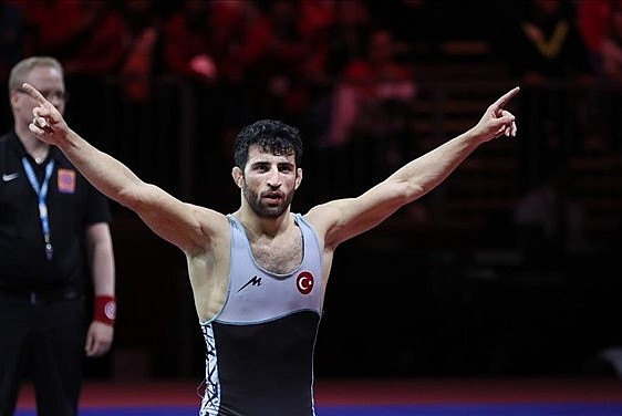 Murat Fırat, 67 kiloda altın madalya kazandı