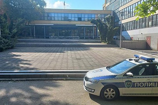 Sırbistan'da okulda bomba alarmı: Eğitime ara verildi