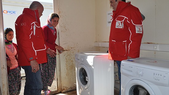 Hatay'da kurulan çamaşırhane depremzedelere hizmet veriyor