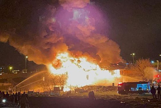 İstanbul'da köpük fabrikasında yangın