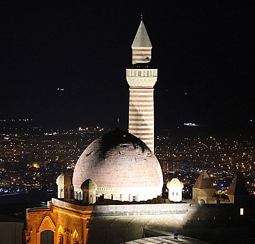 ​İshak Paşa Sarayı geceleri 'ışık' saçıyor