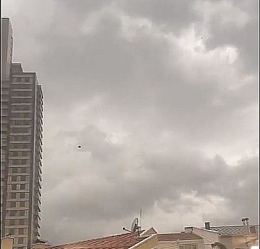 Ankara'daki şiddetli fırtına koltuğu uçurdu