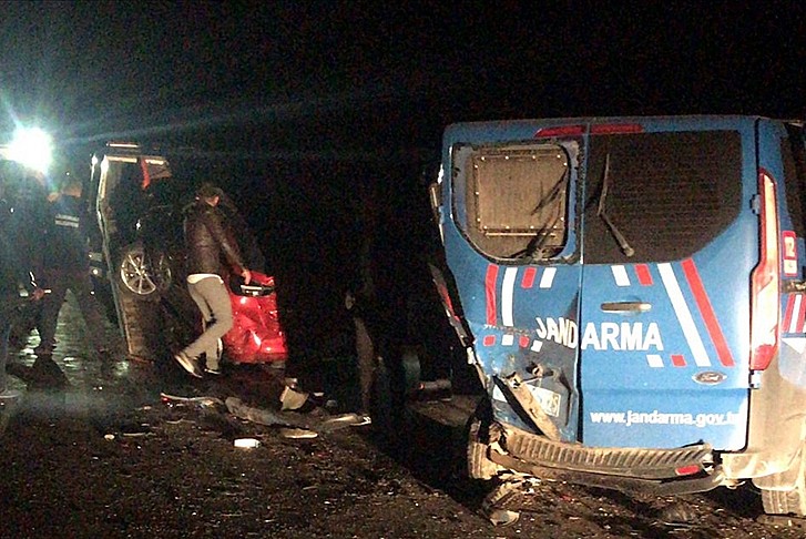 Kazaya müdahale eden Jandarmaya otomobil çarptı: 1 Şehit