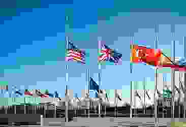 NATO'da tüm bayraklar yarıya indirildi