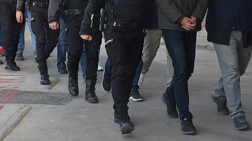 Sınavda usulsüzlük yapan 35 FETÖ şüphelisine gözaltı kararı