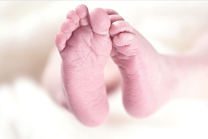 Yeni doğan bebek hastaneden çıkmadan kimliği çıkıyor