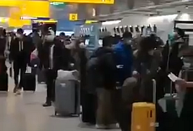 Londra Havalimanı''nda tepki çeken görüntü