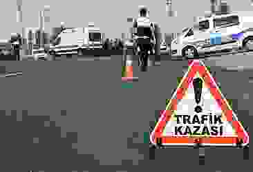Erzurum'da otomobil ile ticari aracın çarpıştığı kazada 3'ü çocuk 5 kişi yaralandı