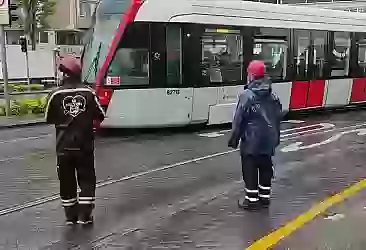 Kabataş-Bağcılar tramvayı raydan çıktı, seferler aksadı
