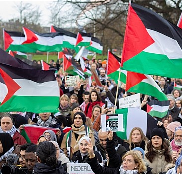 Hollanda halkı Filistin için sokaklara döküldü