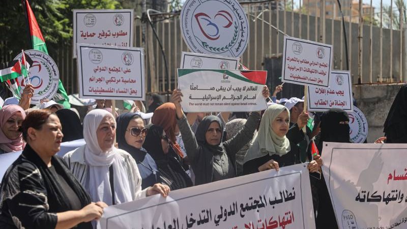 Filistinli kadınlardan 'Çıplak arama'ya karşı protesto