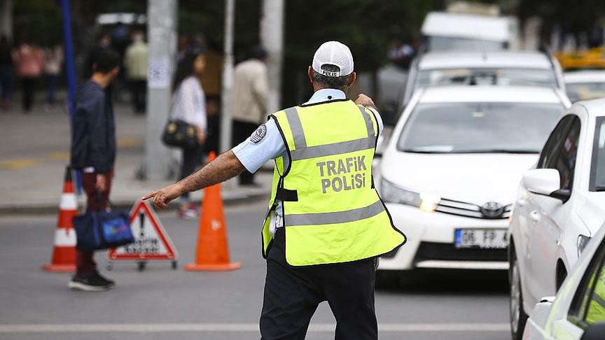 İstanbul'da trafiği tehlikeye düşüren sürücüye 9 bin 951 lira ceza kesildi