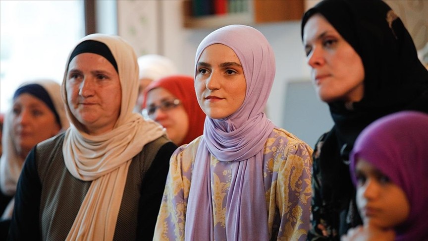 Bosna Hersekli Müslümanlar, hacca "ikrar duasıyla" uğurlanıyor