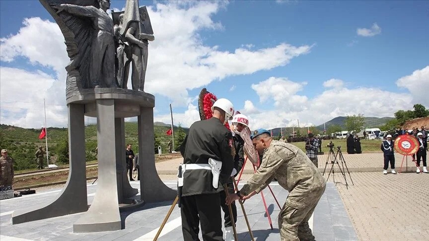 Bingöl'de PKK'lı teröristlerce şehit edilen silahsız 33 asker anıldı