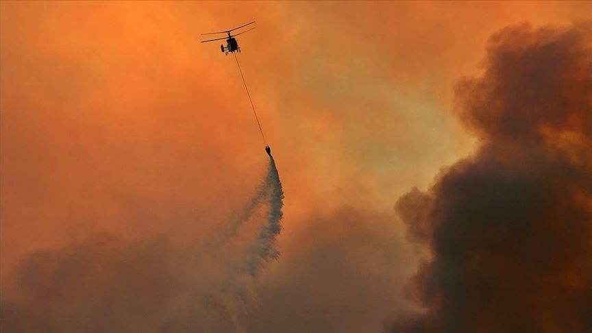 Adana'daki yangınına havadan müdahale