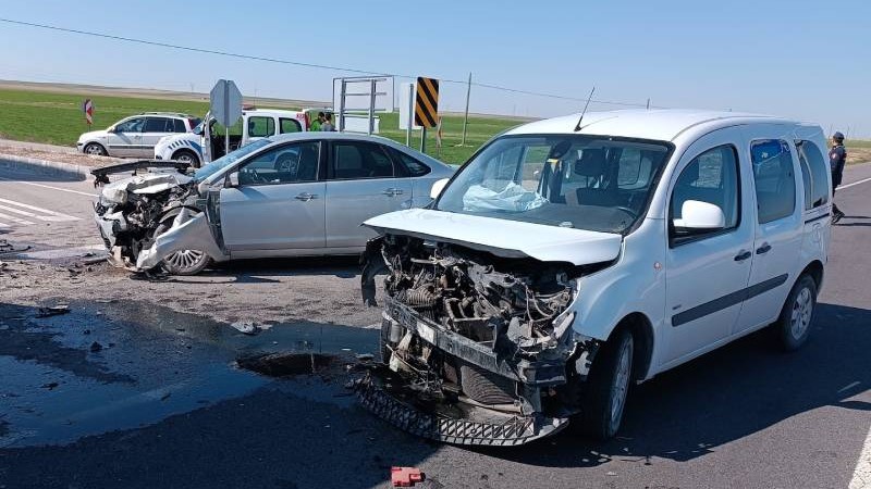 Aksaray'da feci kaza: 4 kişi yaralandı