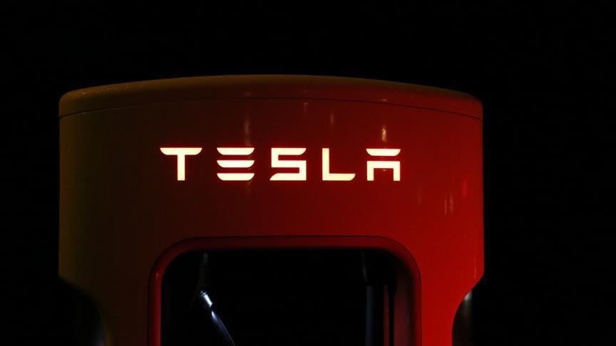 Tesla, Çin'de satılan 1,1 milyon aracını yazılım hataları nedeniyle geri çağıracak