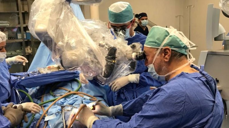 Beyin cerrahisi İstanbul'da buluşuyor