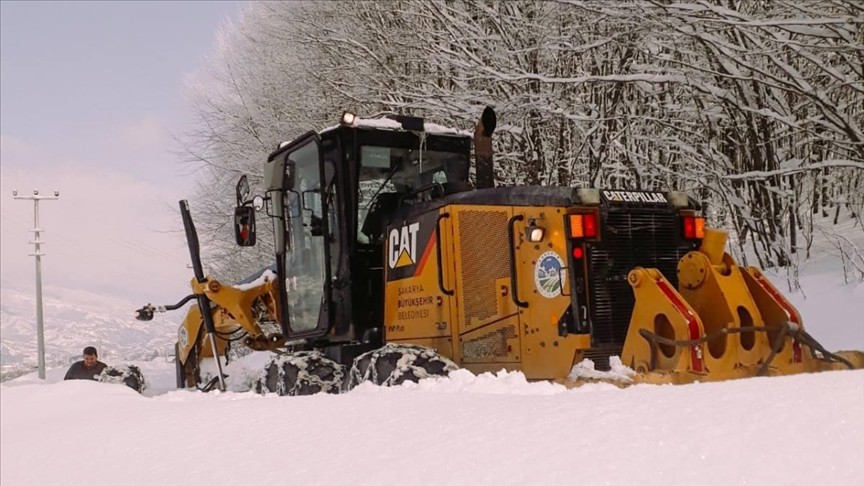 Kardan kapanan 110 köy yolu ulaşıma açıldı