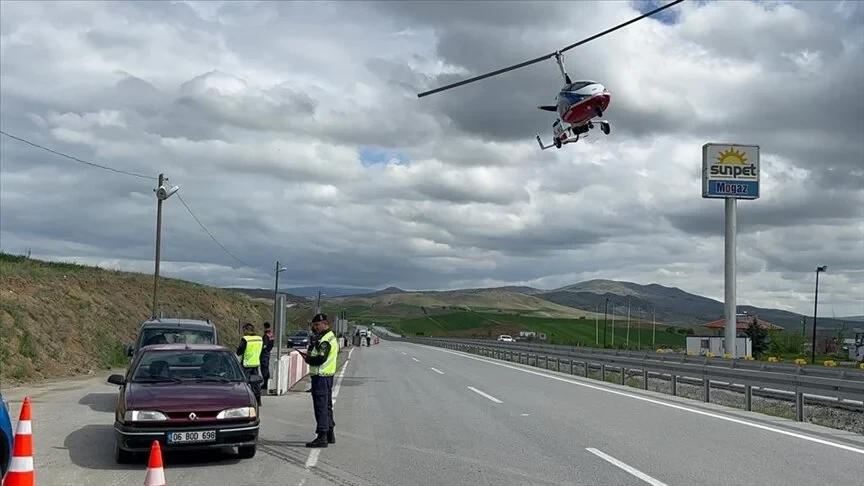 Çankırı'da "Cayrokopter" ile havadan trafik denetimi