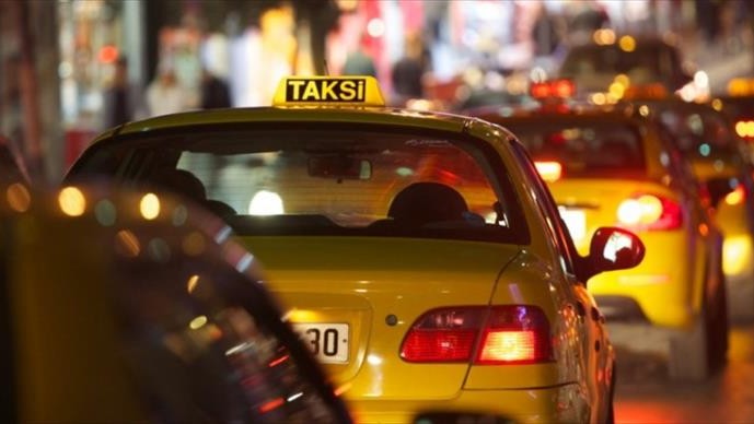 İstanbul'da taksiciler yeni tarife için taksimetre cihazlarını güncelliyor