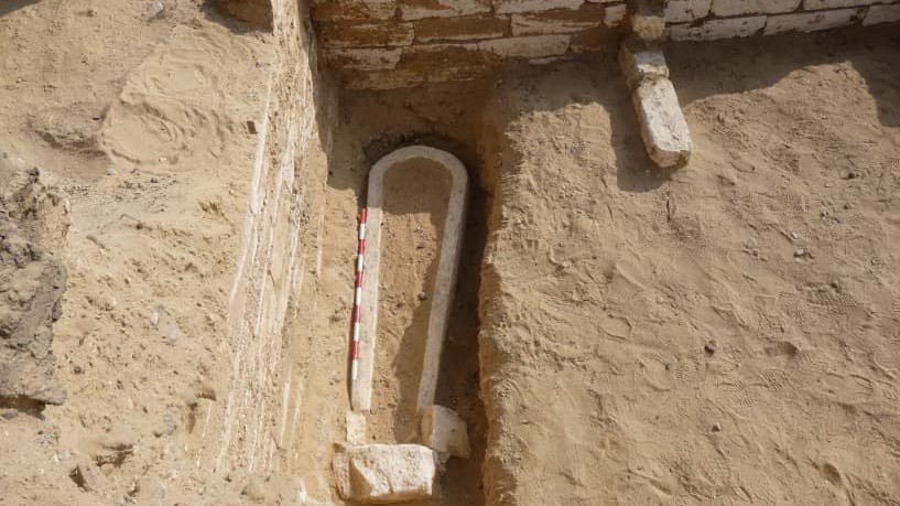 Mısır'da 2 bin yıl öncesine ait 22 antik mezar bulundu