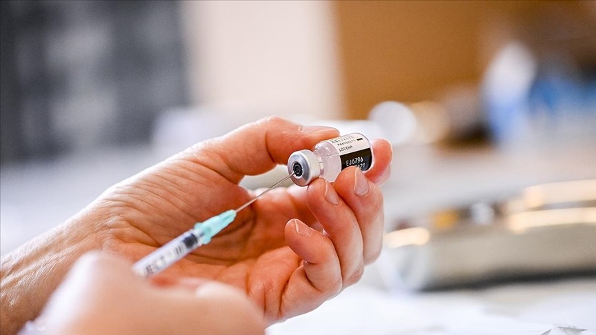 Kamu görevlilerine iki doz Kovid-19 aşısı zorunluluğu