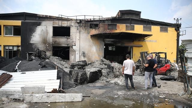 Mersin'de geri dönüşüm tesisinde yangın