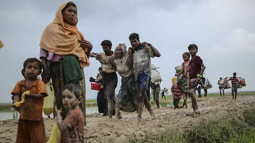 Bangladeş'teki Arakanlı Müslümanların ülkelerine dönüşüne kasırga engeli