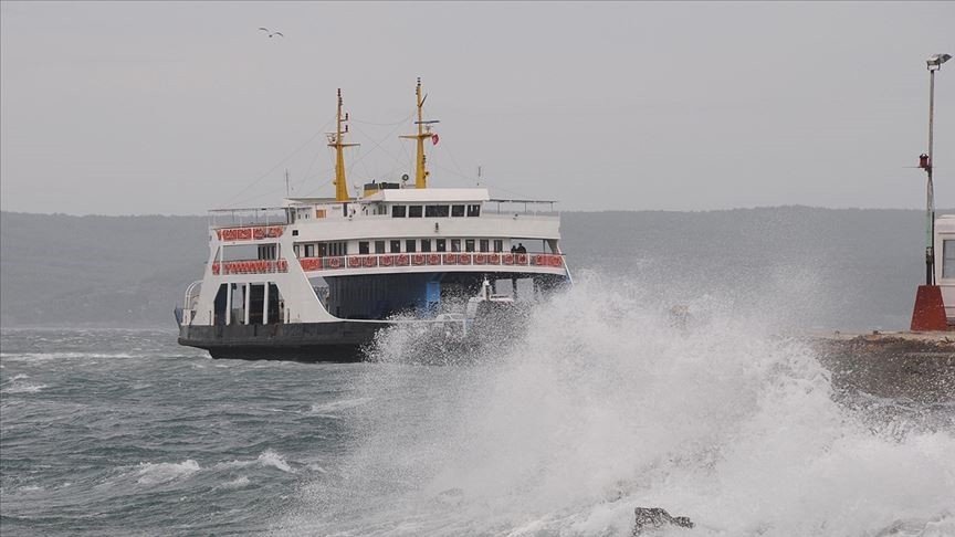 ​Çanakkale'de feribot seferleri iptal edildi