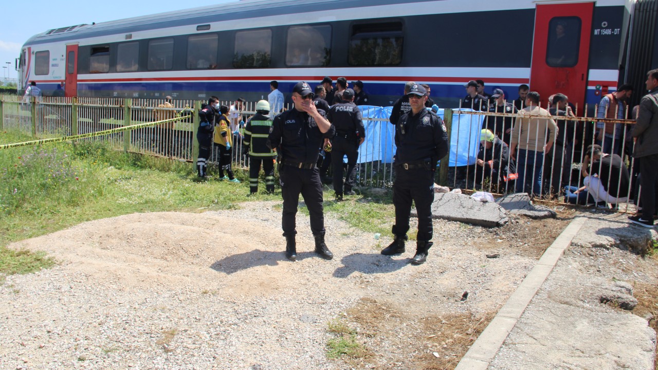 Manisa'da trenin çarptığı kişi öldü