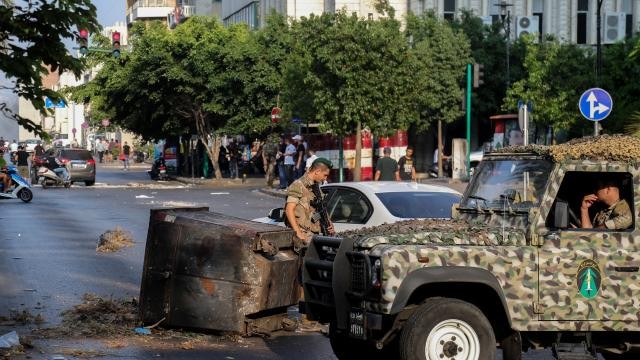 Hükümetsiz Lübnan'da kriz büyüyor