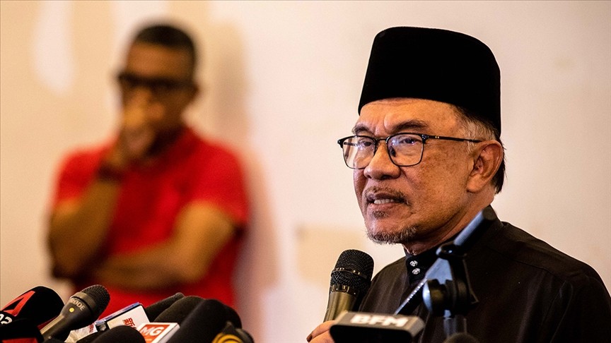 Malezya Başbakanı Enver'den Gazze konusunda "istikrarlı ve katı olma" mesajı