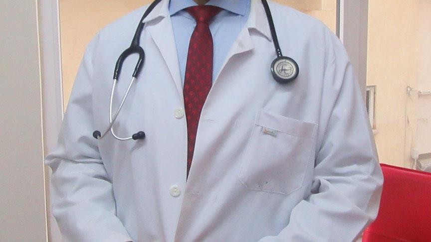 Sakarya'da kalp krizi geçiren kişiye yoldan geçen doktor müdahale etti