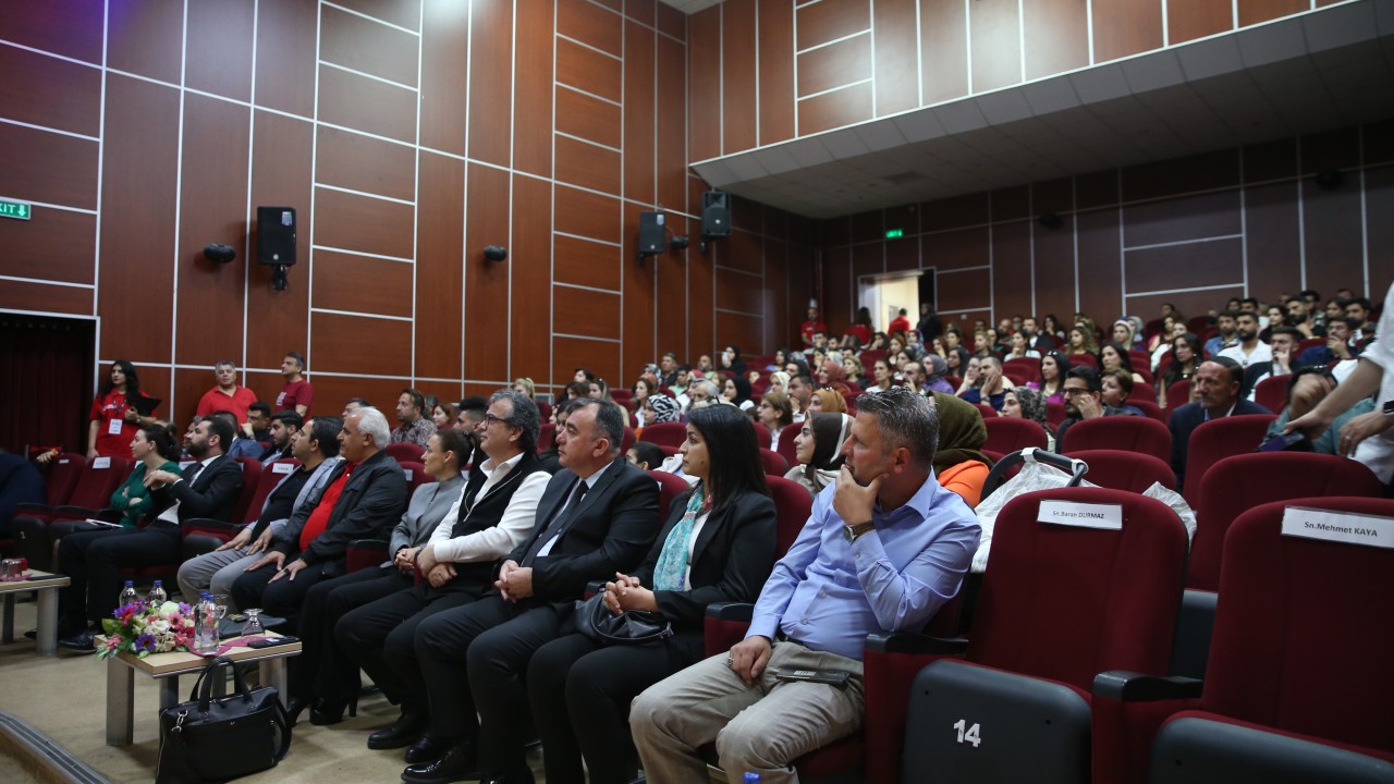Diyarbakır'da "Otizmli Çocuklar ve Ailelerinin Yaşam Kalitesinin Artırılması" konferansı