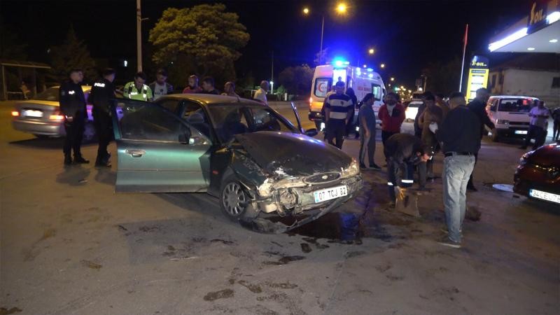 Kırıkkale'de iki otomobil çarpıştı