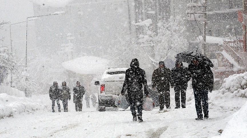 Yozgat'ta kar yağışı etkili oluyor