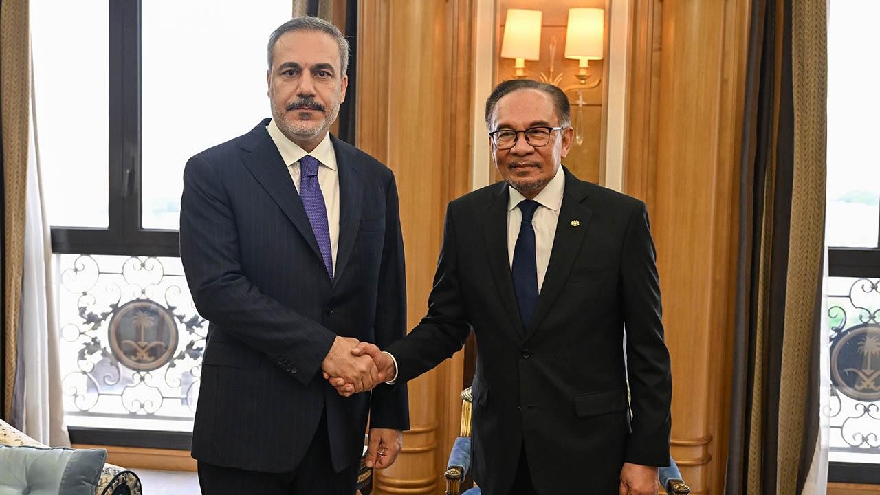 Bakan Fidan Malezya Başbakanı ile görüştü