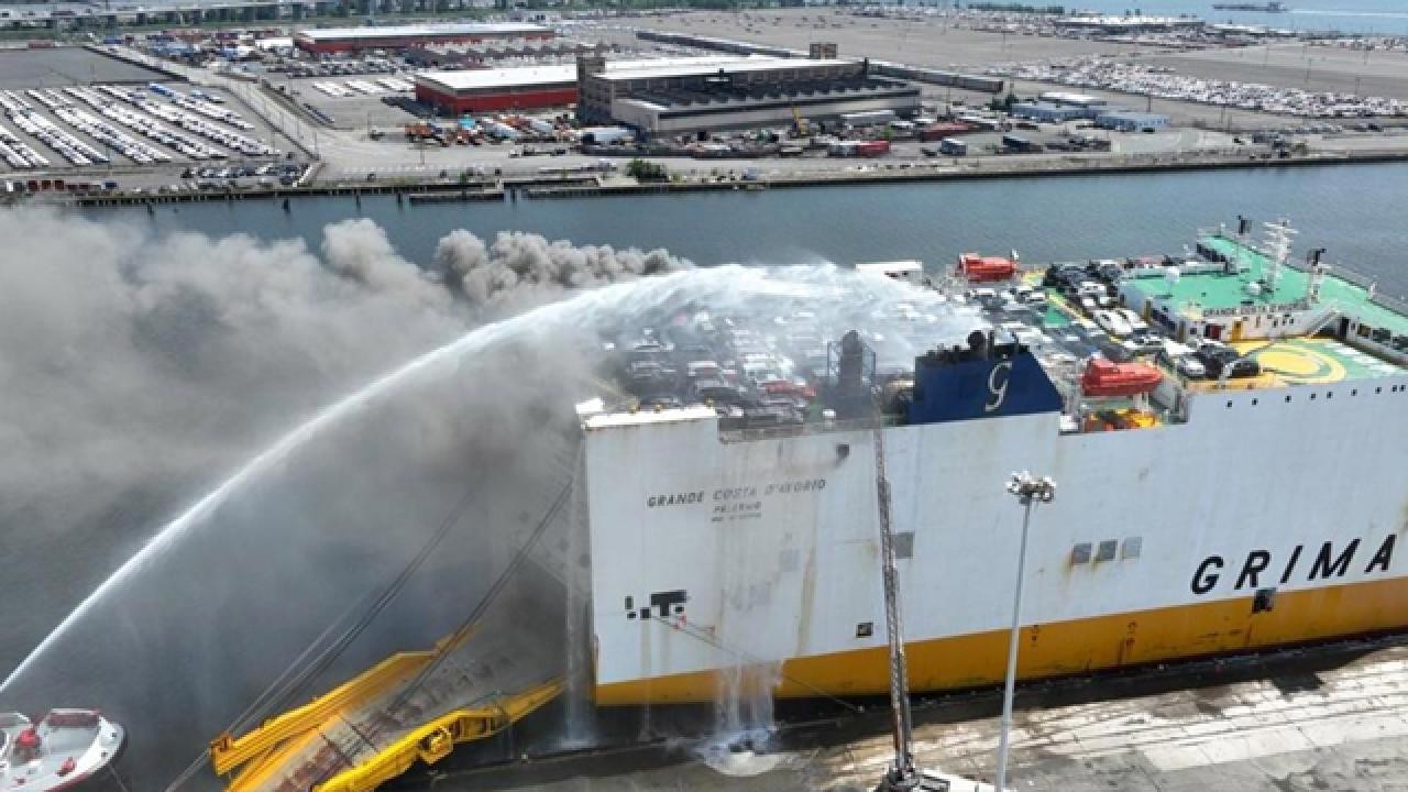ABD'de gemi yangını! 2 kişi hayatını kaybetti