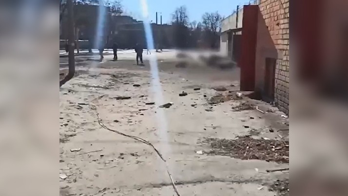 Rusya askerleri ekmek alanlara ateş açtı