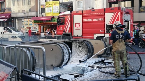 Vezneciler metro istasyonunda yangın paniği