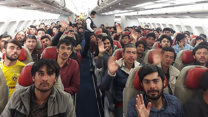 İran binlerce Afgan'ı sınır dışı etti