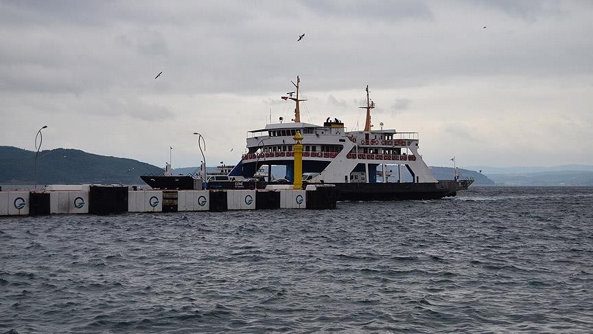 Çanakkale'de fırtına nedeniyle feribot seferleri iptal edildi