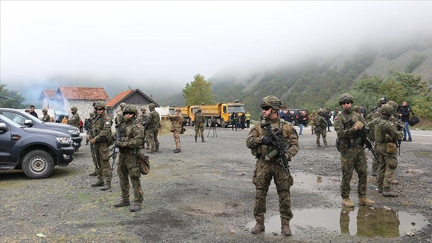 Kosova ve Sırbistan birliklerini geri çekti