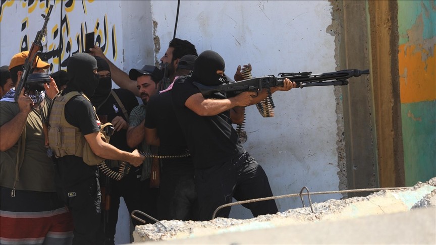Basra'da iki milis grup arasında çatışma: 5 ölü