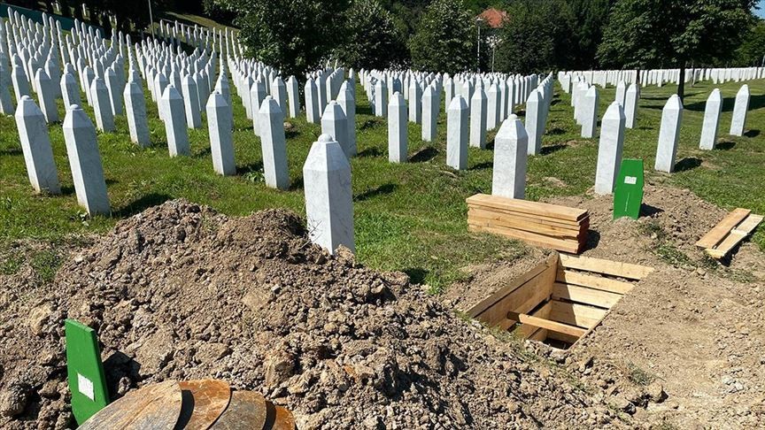 Srebrenitsa'da 50 kişi daha defnedilecek