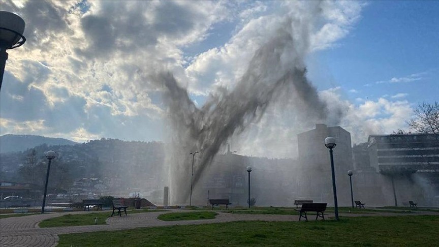 Zonguldak'ta iş yerlerini su bastı