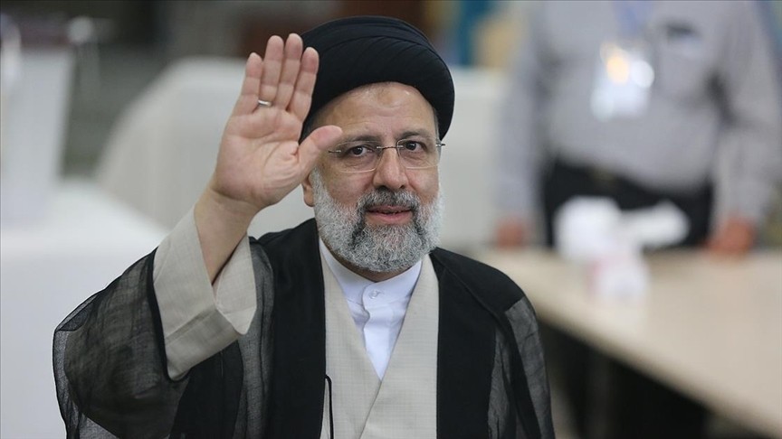 İran Cumhurbaşkanı'ndan "zorunlu başörtüsü kuralından taviz yok" mesajı