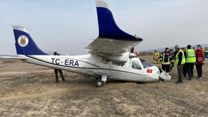 Isparta'da eğitim uçağı araziye zorunlu iniş yaptı